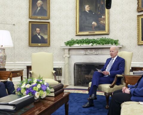 Biden meets with Powell and promises to respect the independence of the Fed