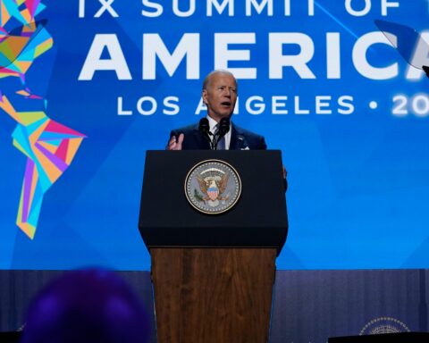 El presidente Biden en el discurso inaugural de la IX Cumbre. Foto: AP.