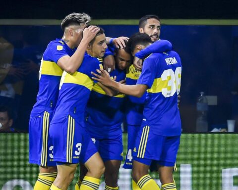 Boca opens the title with a smile