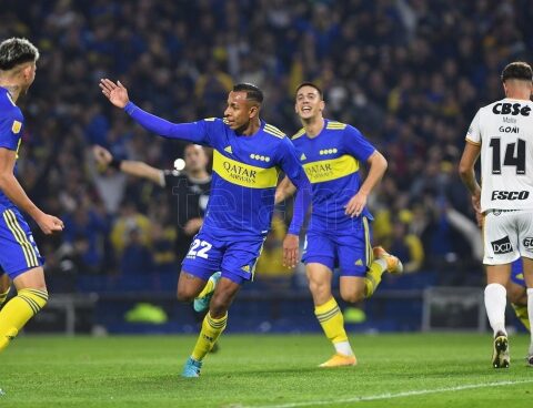 Boca was forceful at the start and defeated Arsenal in La Bombonera