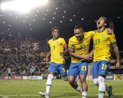 Brazil thrashes Ecuador and is one draw away from the under-20 title in ES