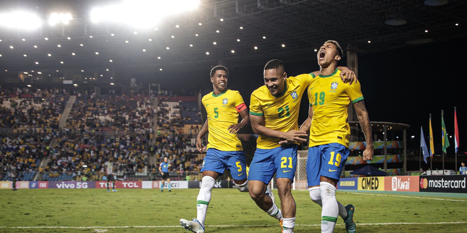 Brazil thrashes Ecuador and is one draw away from the under-20 title in ES