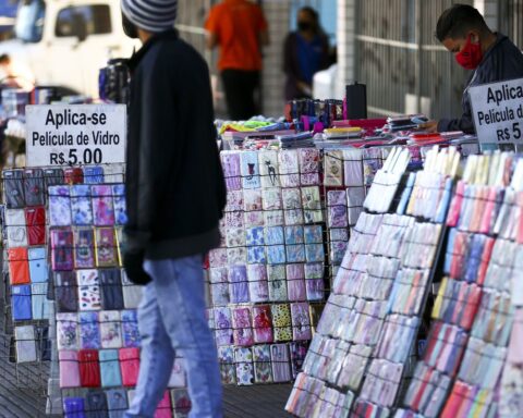 Brazilians' income is the lowest since 2012, points out IBGE