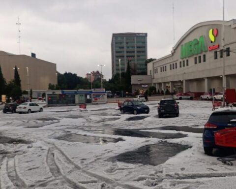 CDMX activates rain alerts;  supermarket roof falls due to hail