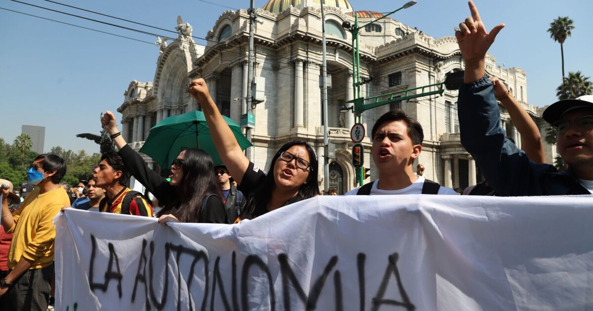 CIDE students march in CDMX;  ask for the dismissal of its director