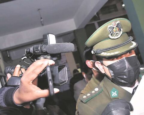 Captain arrested for selling stolen vehicles