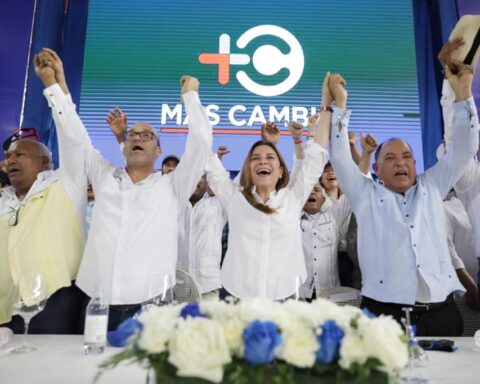 Movimiento +Cambio juramenta exmiembros del PLD en La Romana