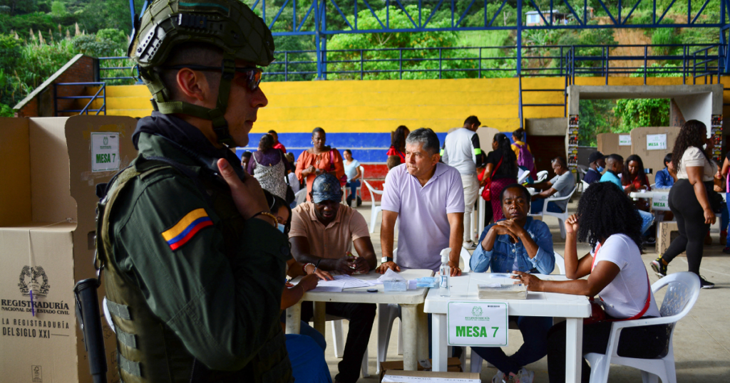 Colombians go to the polls to elect their new president in the second round