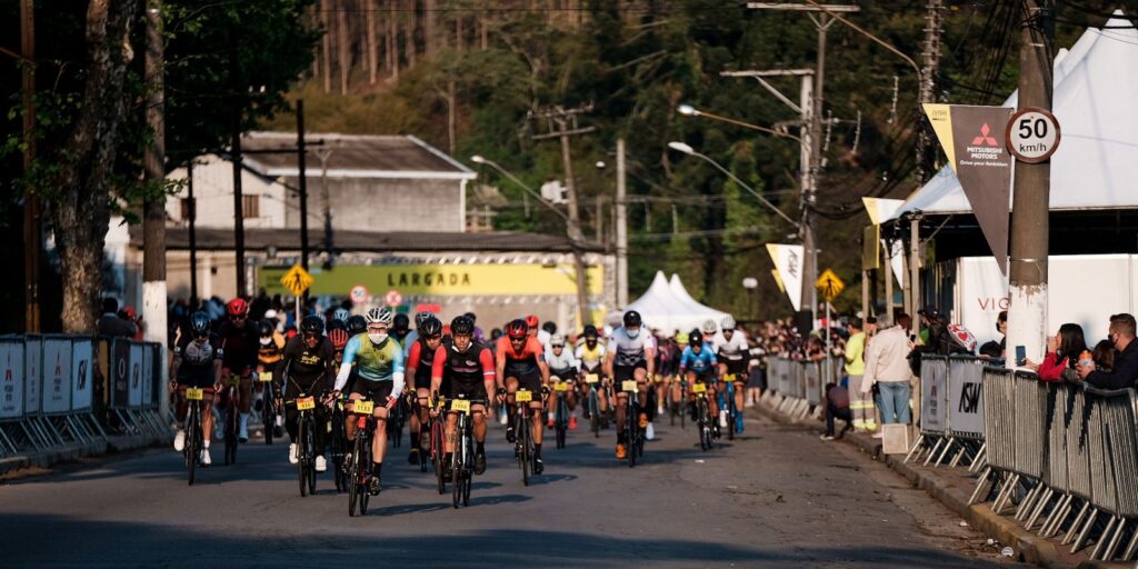 Competition takes 1,800 cyclists to the streets of Rio