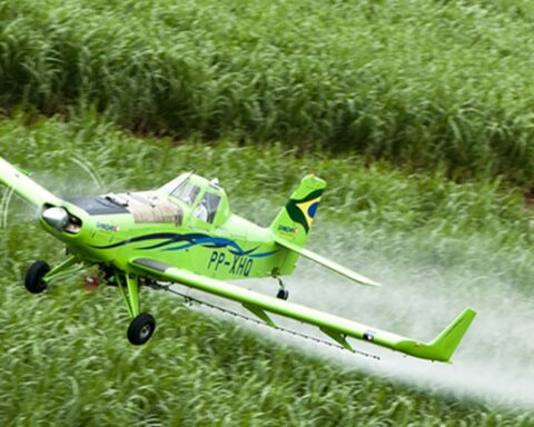 Congress approves use of agricultural plane to fight wildfire