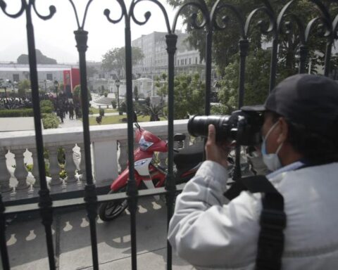 Congress continues to restrict press access to the chamber and the Hall of Lost Steps