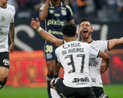 Corinthians runs over Santos and opens up a good lead in the Copa do Brasil