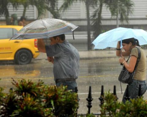 La mayoría de las provincias que identificaron casos de COVID-19, en esta jornada lluviosa para buena parte del territorio nacional, no superaron los dos casos. Foto: Marcelino Vazquez Hernandez/ACN/Archivo.