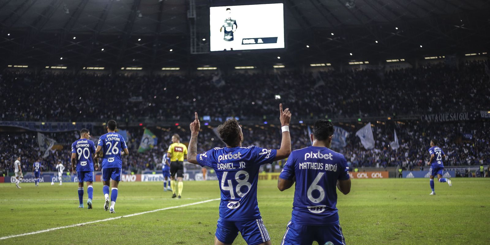 Cruzeiro wins at Mineirão and extends lead in Serie B