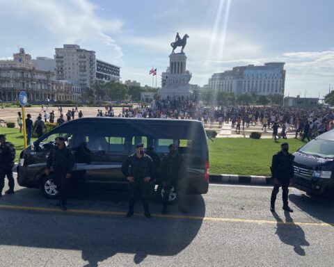 En la imagen, escenas de las protestas del 11 de julio de 2021 en La Habana. Foto: @reuterssarah / Twitter / Archivo.