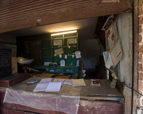 Una bodega en la barriada habanera de Santa Amalia. Foto: Otmaro Rodríguez / Archivo OnCuba.