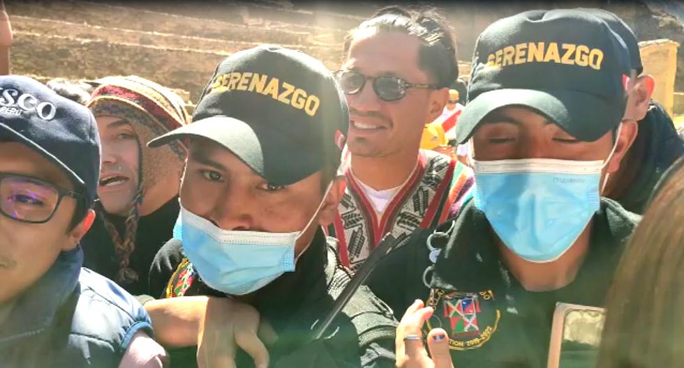 Cusco: Gianluca Lapadula was surprised by his fans and had to be helped by watchmen (PHOTOS)