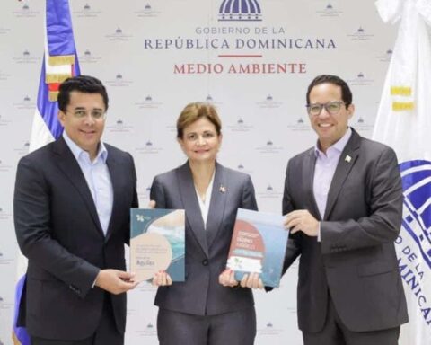 Entrega estudios de carga turística de Cabo Rojo y Bahía de las Águilas