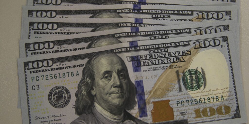 Dollar drops to R$5.15 with relief in the foreign market