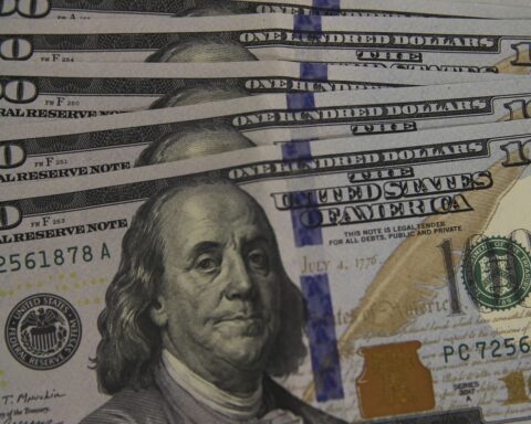 Dollar drops to R$5.15 with relief in the foreign market