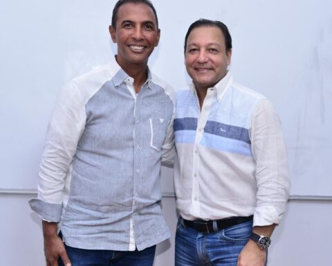 Domingo Contreras adds his support to Abel Martínez