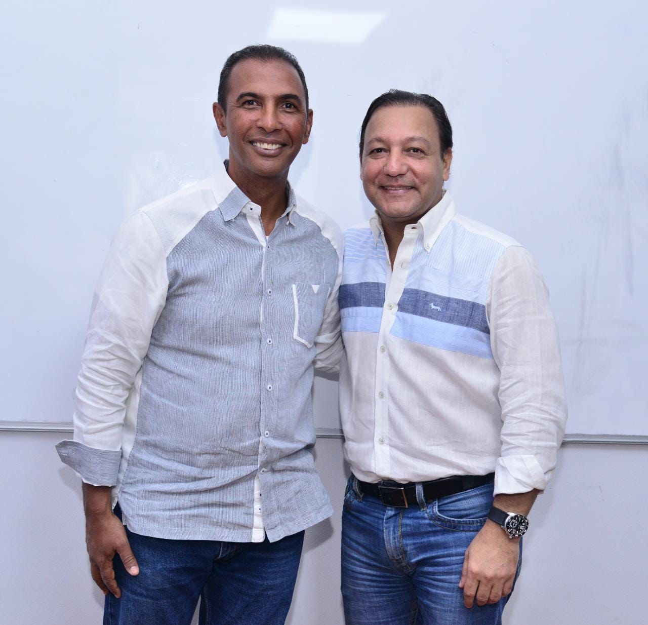 Domingo Contreras adds his support to Abel Martínez