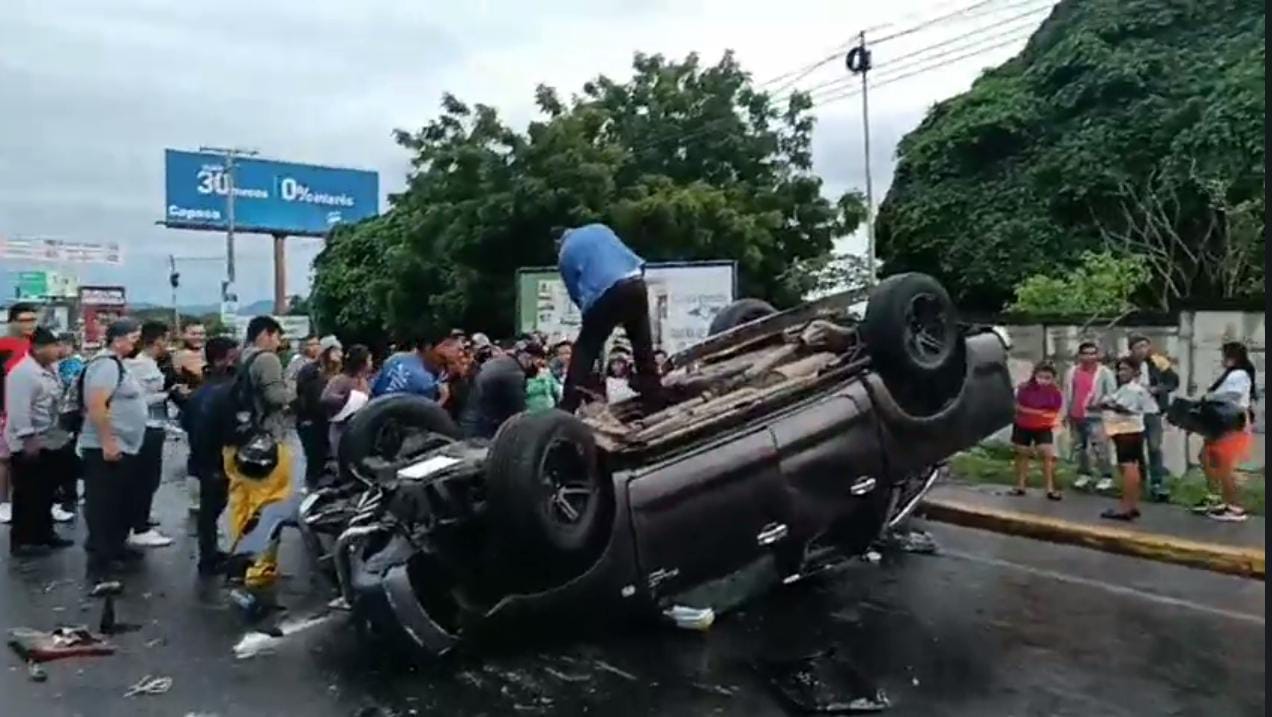 Driver causes accident;  leaves a dead doctor and two injured