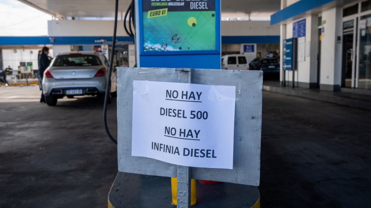 Due to the lack of diesel, YPF restricts the sale to foreign vehicles and will charge them up to double