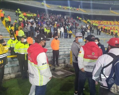 Esmad had to intervene in clashes between fans in El Campín