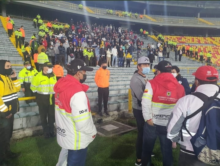 Esmad had to intervene in clashes between fans in El Campín