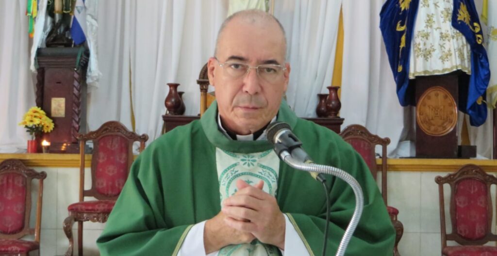 Father Edwing Román criticizes Rosario Murillo's "fallacy" for celebrating Father's Day