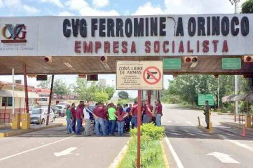 Ferrominera workers denounce salary non-compliance and denial of vacations