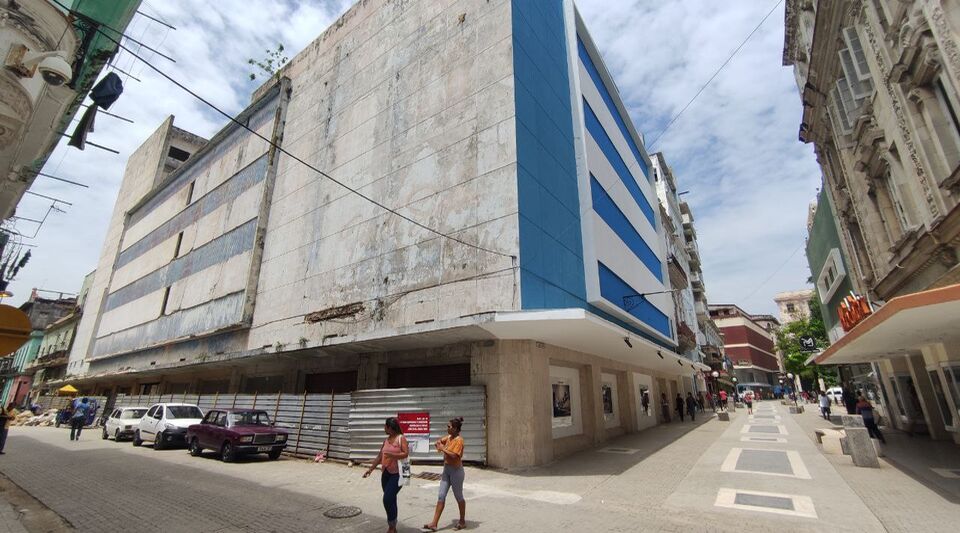 Fin de Siglo, the jewel of Cuban warehouses, has become a garbage dump