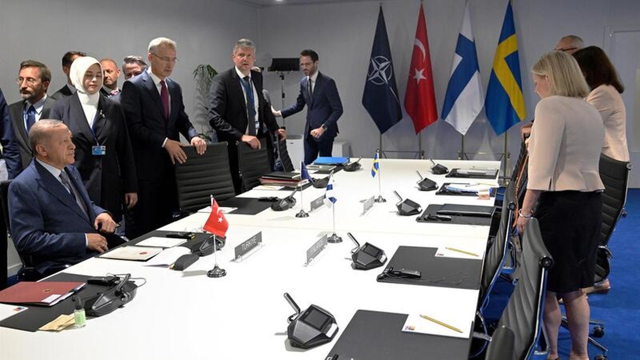 El presidente turco, sentado a la izquierda, Recep Tayyip Erdogan, al inicio de la reunión.