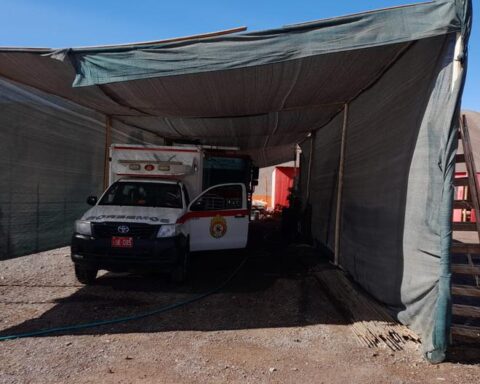 Firefighters serve in raised barracks with sticks and raschel mesh in Tacna