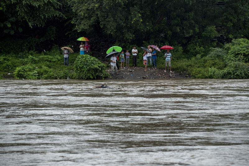 Five-year-old boy dies by drowning after being dragged by an overflowing river in Nueva Segovia