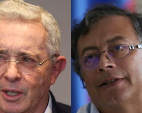 Former President Uribe accepts Gustavo Petro's invitation to meet