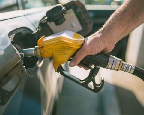 Congelan los precios de los combustibles