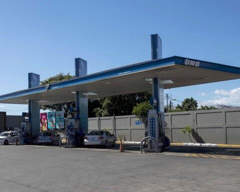 Fuel prices in Nicaragua celebrate 12 weeks of being "frozen"