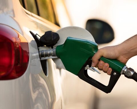 Precios de los combustibles mantienen su precio una semana más