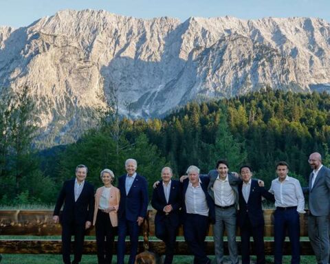 G7 Summit opens with new sanctions and a call for unity