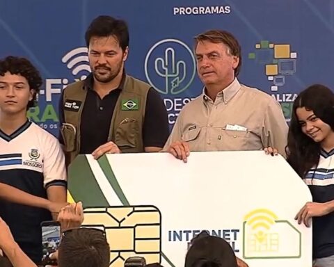 Government opens square with wi-fi connection in Natal