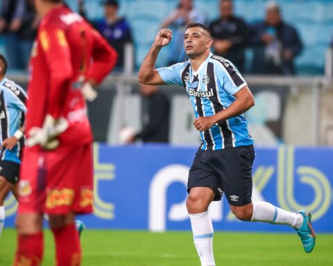 Grêmio ends a fast of victories and approaches the G4 of Serie B