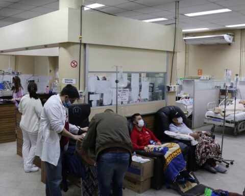 Hospitals collapsed by new wave of infections