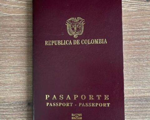 How to get a passport in Colombia?