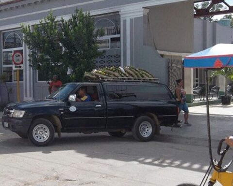 In Las Tunas the living and the deceased are left without transportation