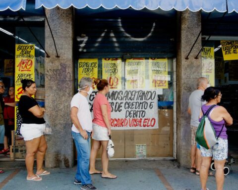 Income of Brazilians fell 8.7% in the first quarter of 2022