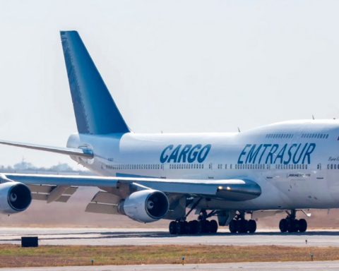 Iranian plane that transported cigarettes would have brought money, according to Senac