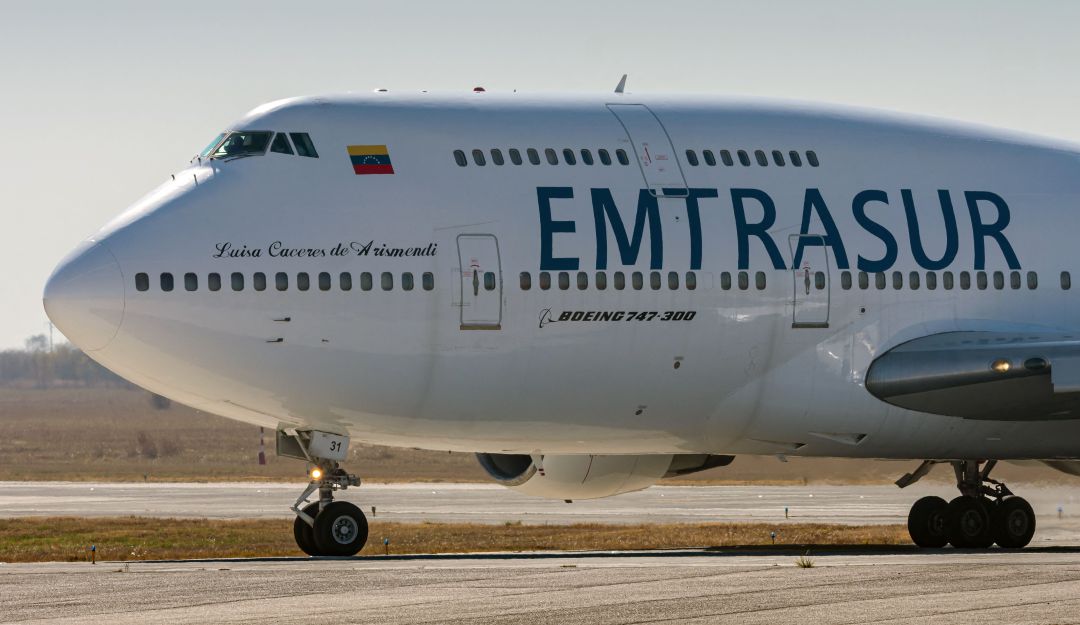 Avión con bandera venezolana retenido en Argentina.