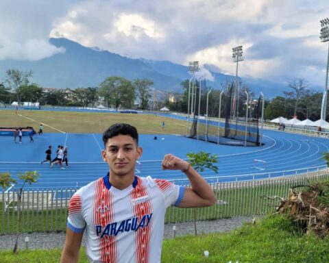 Jhumiler Sánchez climbs the coffee podium